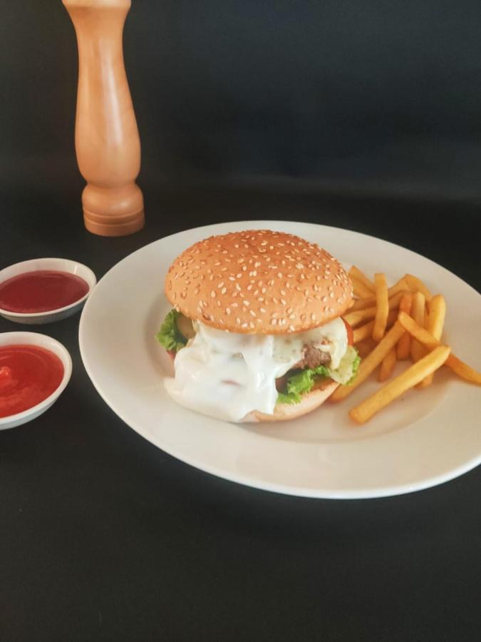 Bess Mansion Hotel Surabaya Wonocolo Luaran gambar