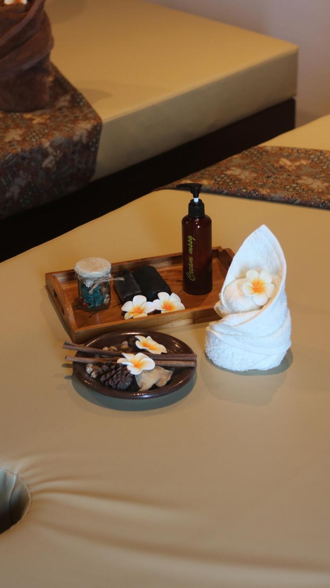 Bess Mansion Hotel Surabaya Wonocolo Luaran gambar