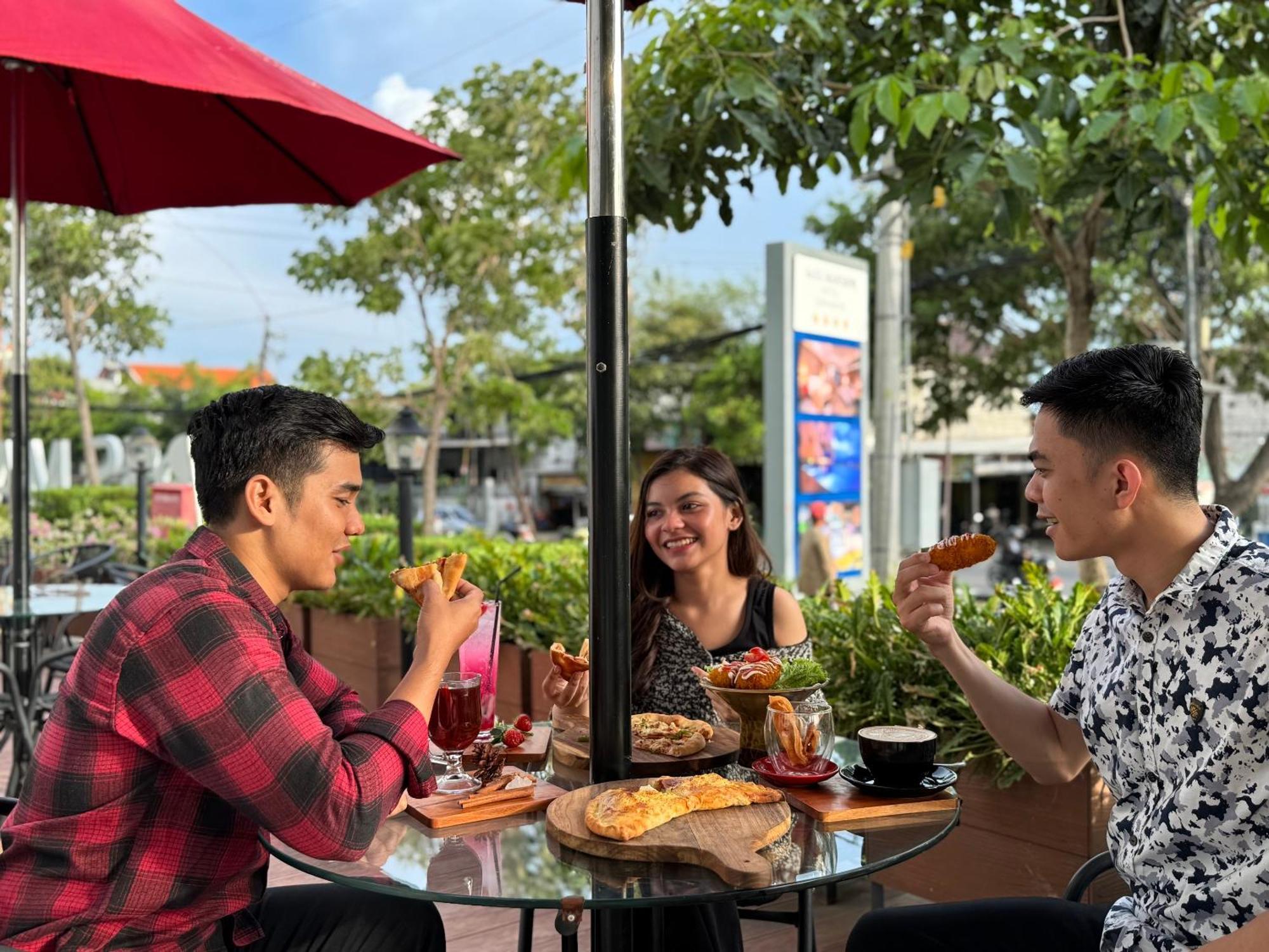 Bess Mansion Hotel Surabaya Wonocolo Luaran gambar